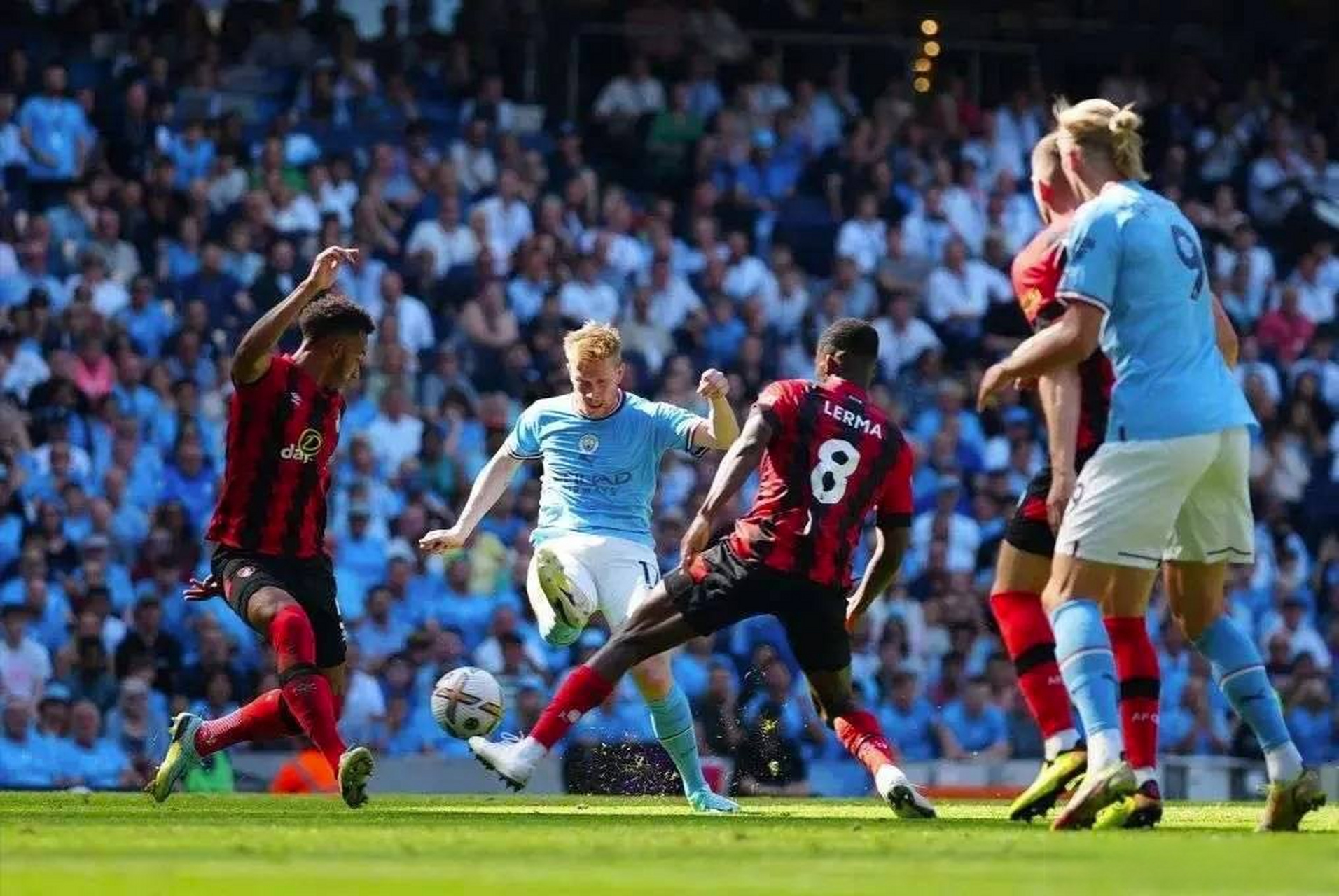 曼城阵型和进攻方式